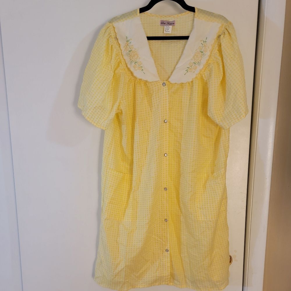 🆕️🌻Lati Fashion Gown House Coat - Yellow/White Sz XL